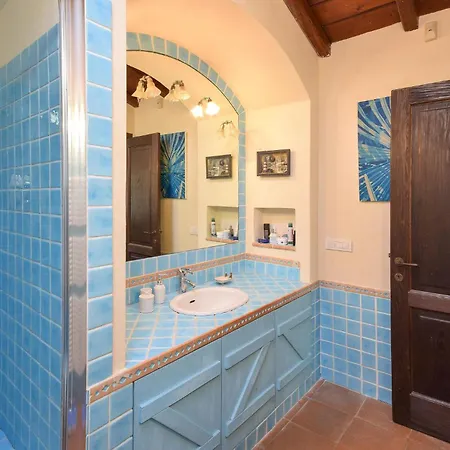 Hébergement de vacances Gorgeous In With House Sea View